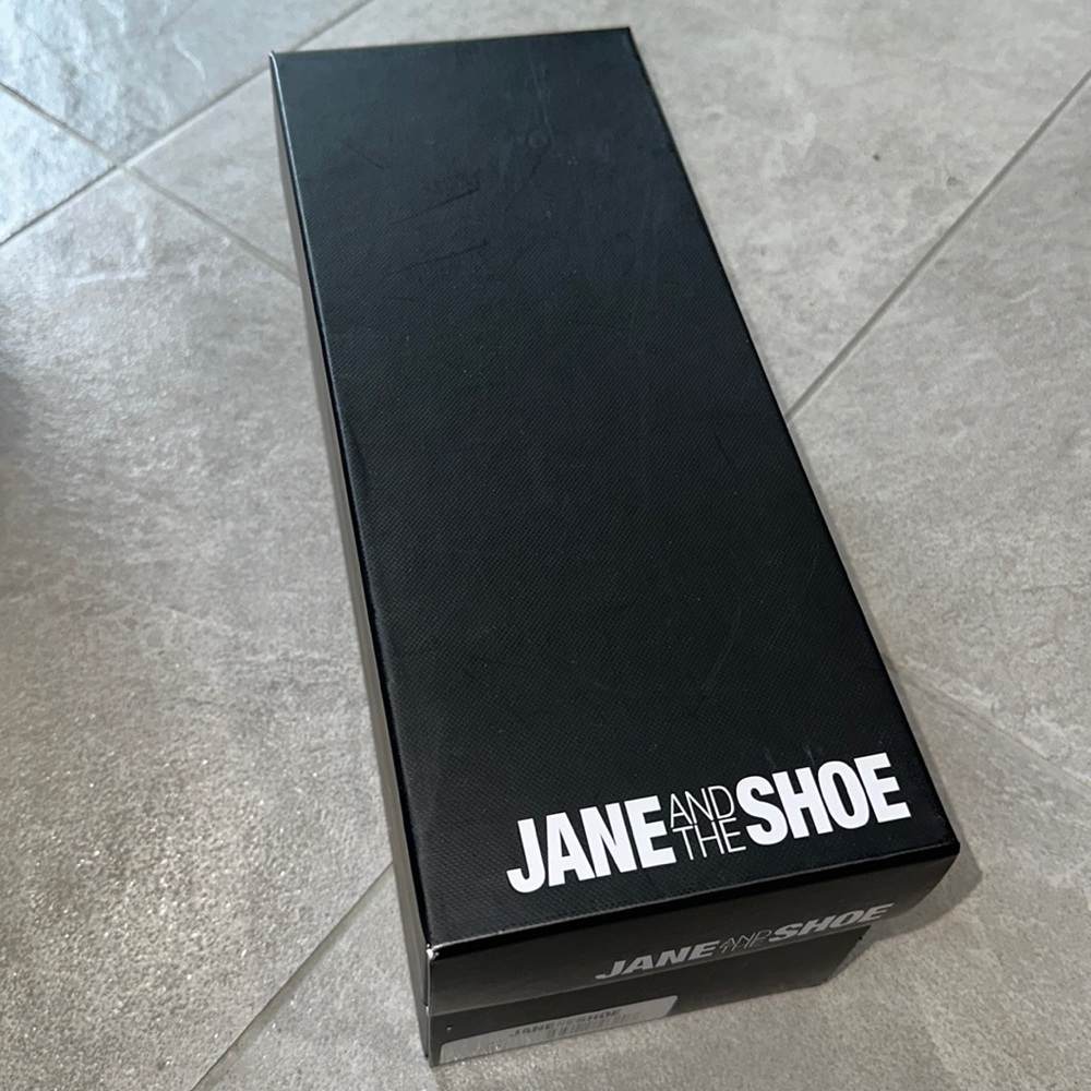 Jane and the Shoe box